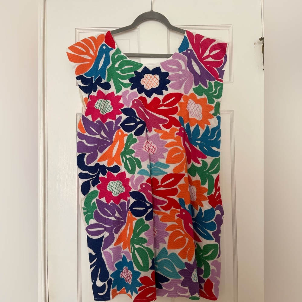 J. Marie Maya embroidered dress - size large!